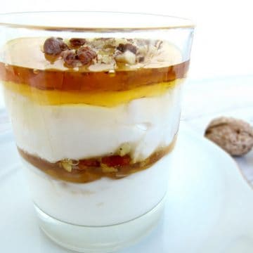 Greek-Yogurt-With-Honey-And-Walnuts-Recipe